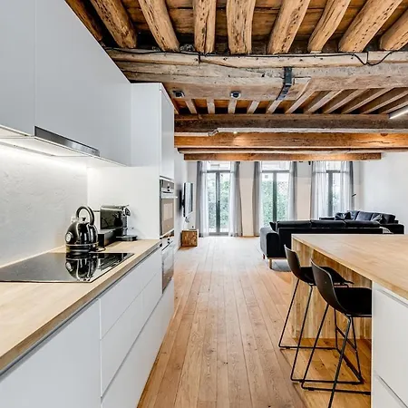 Beautiful Spacious Loft In The Heart Of *