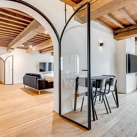 Beautiful Spacious Loft In The Heart Of